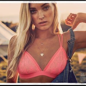 Victoria’s Secret turquoise strappy bralette - size Lg